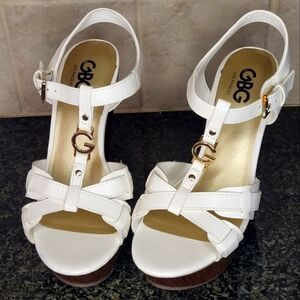 GBG by Guess white t-strap and gold G heels women's size 8